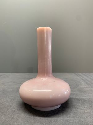 A pair of Chinese pink Peking glass bottle vases, Qing — photo 9