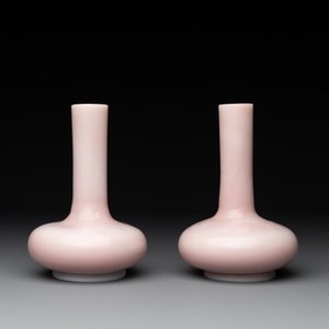 A pair of Chinese pink Peking glass bottle vases, Qing — photo 2