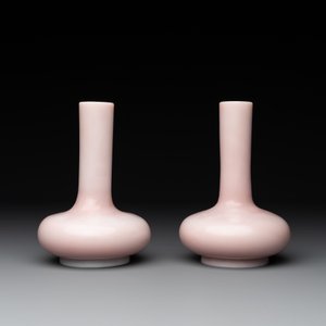 A pair of Chinese pink Peking glass bottle vases, Qing — photo 3