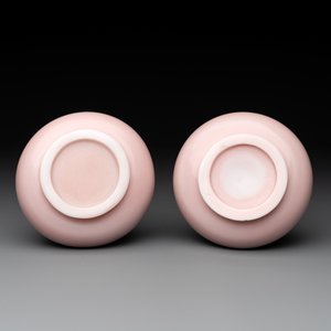 A pair of Chinese pink Peking glass bottle vases, Qing — photo 5