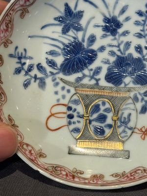 A pair of Chinese polychrome-decorated cups and saucers and an iron-red gilt-decorated cup and saucer, Yongzheng/Qianlong — 照片 25
