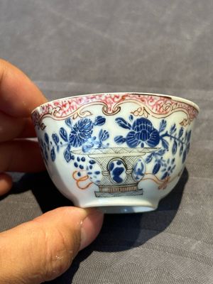 A pair of Chinese polychrome-decorated cups and saucers and an iron-red gilt-decorated cup and saucer, Yongzheng/Qianlong — photo 15