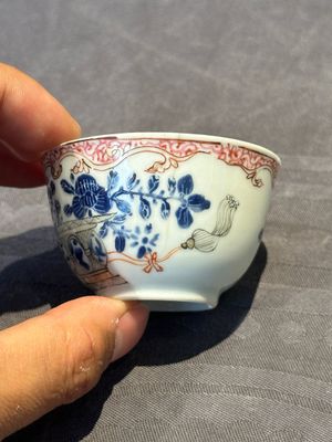 A pair of Chinese polychrome-decorated cups and saucers and an iron-red gilt-decorated cup and saucer, Yongzheng/Qianlong — photo 18