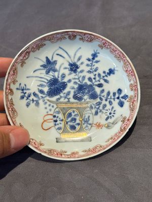 A pair of Chinese polychrome-decorated cups and saucers and an iron-red gilt-decorated cup and saucer, Yongzheng/Qianlong — photo 23