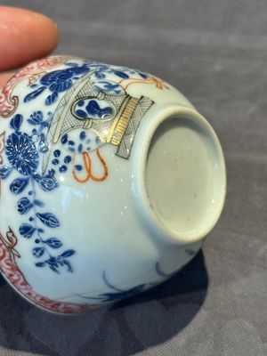 A pair of Chinese polychrome-decorated cups and saucers and an iron-red gilt-decorated cup and saucer, Yongzheng/Qianlong — 照片 21