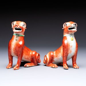 A pair of Chinese polychrome export models of dogs, Qianlong — foto 1