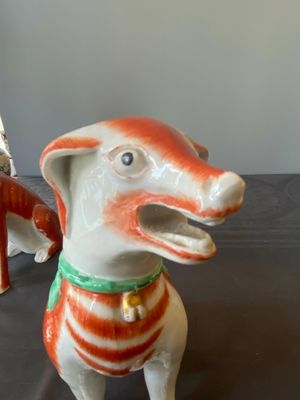 A pair of Chinese polychrome export porcelain models of dogs, Qianlong — 照片 16