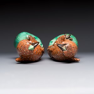 A pair of Chinese polychrome-glazed hawks, 20th C. — photo 6