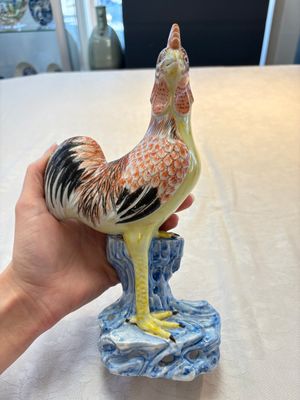 A pair of Chinese polychrome-glazed models of roosters, 18/19th C. — photo 1