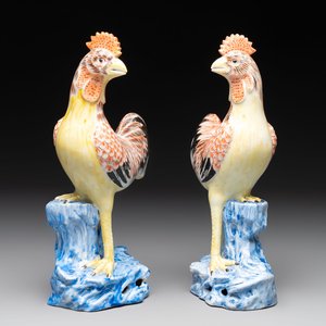 A pair of Chinese polychrome-glazed models of roosters, 18/19th C. — photo 1