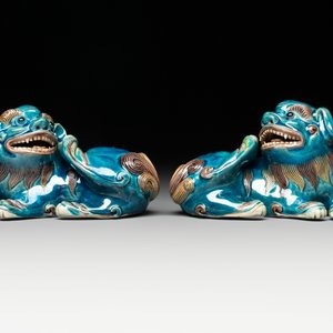 A pair of Chinese polychrome lions and a celadon-glazed goat, 20th C. — photo 2
