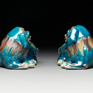 A pair of Chinese polychrome lions and a celadon-glazed goat, 20th C. — photo 3