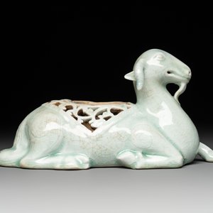 A pair of Chinese polychrome lions and a celadon-glazed goat, 20th C. — photo 8