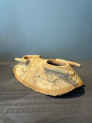 A pair of Chinese polychrome-painted terracotta camels with saddles, Tang — 照片 1
