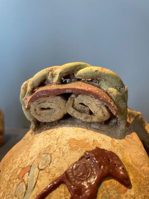 A pair of Chinese polychrome-painted terracotta camels with saddles, Tang — 照片 12