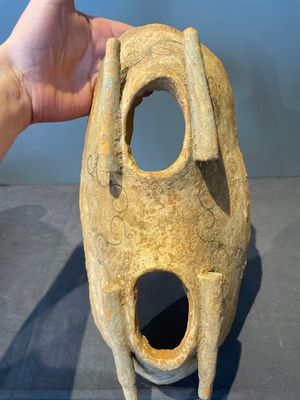 A pair of Chinese polychrome-painted terracotta camels with saddles, Tang — 照片 3