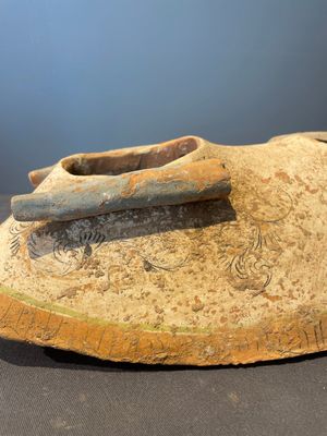 A pair of Chinese polychrome-painted terracotta camels with saddles, Tang — 照片 33