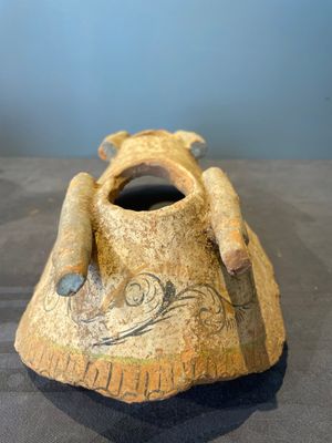 A pair of Chinese polychrome-painted terracotta camels with saddles, Tang — 照片 4