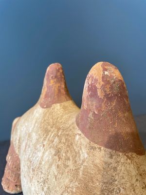 A pair of Chinese polychrome-painted terracotta camels with saddles, Tang — 照片 48