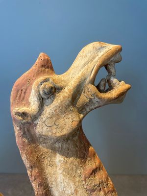 A pair of Chinese polychrome-painted terracotta camels with saddles, Tang — 照片 52