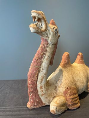 A pair of Chinese polychrome-painted terracotta camels with saddles, Tang — 照片 61