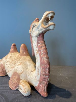 A pair of Chinese polychrome-painted terracotta camels with saddles, Tang — 照片 62