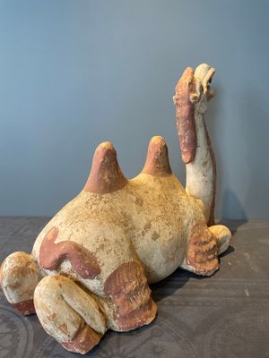 A pair of Chinese polychrome-painted terracotta camels with saddles, Tang — 照片 71