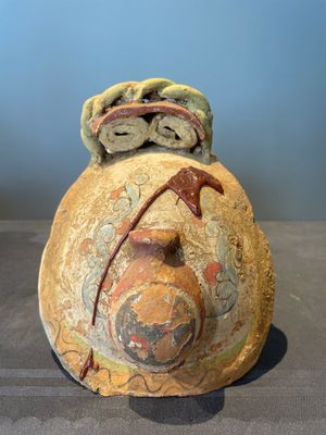 A pair of Chinese polychrome-painted terracotta camels with saddles, Tang — 照片 9