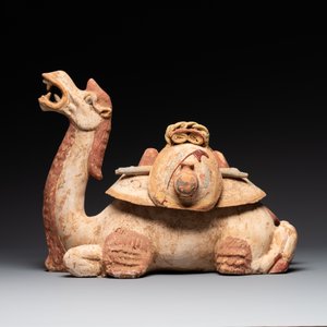 A pair of Chinese polychrome-painted terracotta camels with saddles, Tang — 照片 6