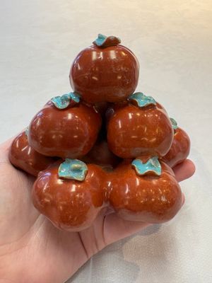 A pair of Chinese polychrome 'persimmons' groups on wooden stands, 19th C. — photo 12