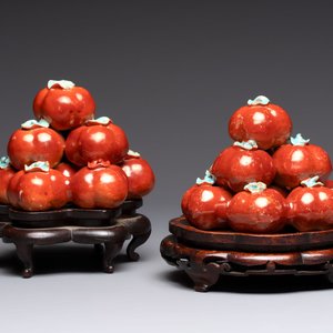 A pair of Chinese polychrome 'persimmons' groups on wooden stands, 19th C. — photo 1