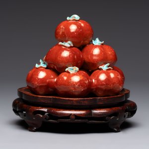 A pair of Chinese polychrome 'persimmons' groups on wooden stands, 19th C. — photo 11