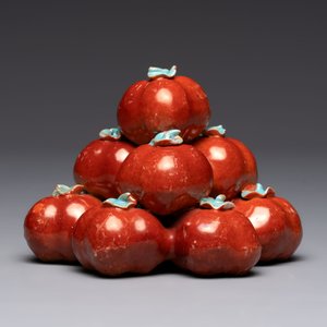 A pair of Chinese polychrome 'persimmons' groups on wooden stands, 19th C. — photo 12
