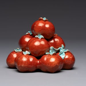 A pair of Chinese polychrome 'persimmons' groups on wooden stands, 19th C. — photo 13