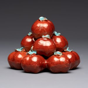 A pair of Chinese polychrome 'persimmons' groups on wooden stands, 19th C. — photo 14