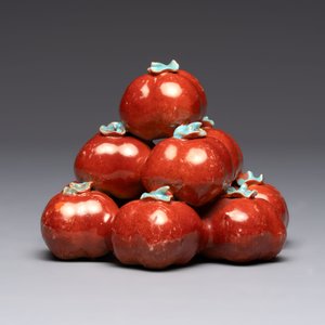 A pair of Chinese polychrome 'persimmons' groups on wooden stands, 19th C. — photo 15