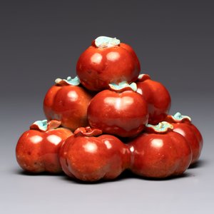 A pair of Chinese polychrome 'persimmons' groups on wooden stands, 19th C. — photo 3
