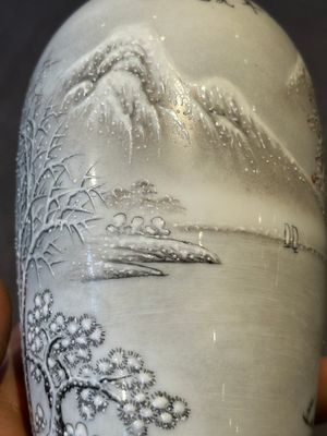 A pair of Chinese polychrome 'snow scene' vases, Jing De Zhen Zhi 景德鎮製 mark, dated 1979 — foto 15