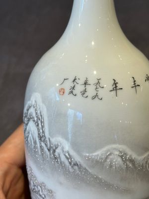 A pair of Chinese polychrome 'snow scene' vases, Jing De Zhen Zhi 景德鎮製 mark, dated 1979 — foto 28