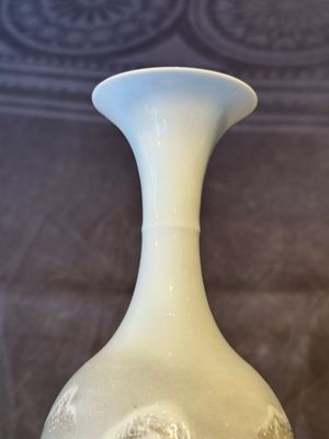 A pair of Chinese polychrome 'snow scene' vases, Jing De Zhen Zhi 景德鎮製 mark, dated 1979 — foto 6