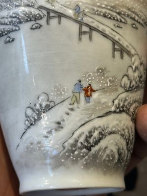A pair of Chinese polychrome 'snow scene' vases, Jing De Zhen Zhi 景德鎮製 mark, dated 1979 — foto 10