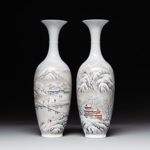A pair of Chinese polychrome 'snow scene' vases, Jing De Zhen Zhi 景德鎮製 mark, dated 1979 — foto 2