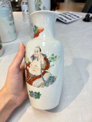 A pair of Chinese polychrome 'Zhong Kui' vases and two qianjiang cai hat stands, Jiangxi Ciye Gongsi 江西瓷业公司 mark, 20th C. — photo 2