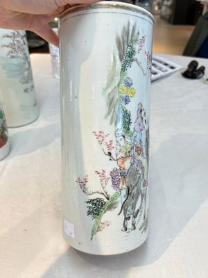 A pair of Chinese polychrome 'Zhong Kui' vases and two qianjiang cai hat stands, Jiangxi Ciye Gongsi 江西瓷业公司 mark, 20th C. — photo 8