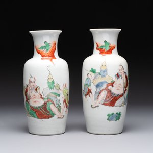 A pair of Chinese polychrome 'Zhong Kui' vases and two qianjiang cai hat stands, Jiangxi Ciye Gongsi 江西瓷业公司 mark, 20th C. — photo 8
