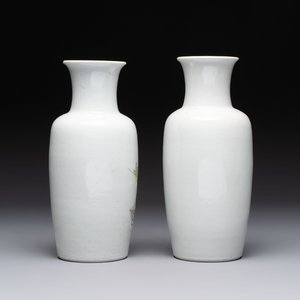 A pair of Chinese polychrome 'Zhong Kui' vases and two qianjiang cai hat stands, Jiangxi Ciye Gongsi 江西瓷业公司 mark, 20th C. — photo 10