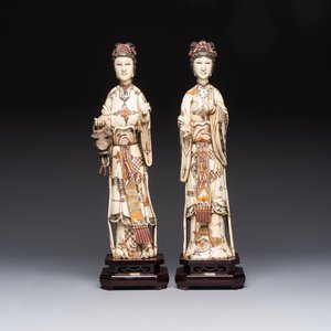 A pair of Chinese polychromed carved bone figures of divinities, 20th C. — foto 2