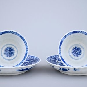A pair of Chinese porcelain blue and white cups and saucers, Guangxu — photo 3