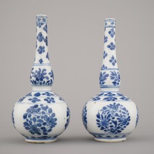 A pair of Chinese porcelain blue and white water sprinklers, Kangxi — photo 5
