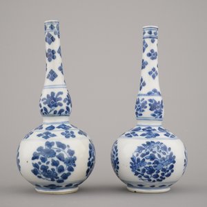 A pair of Chinese porcelain blue and white water sprinklers, Kangxi — photo 6